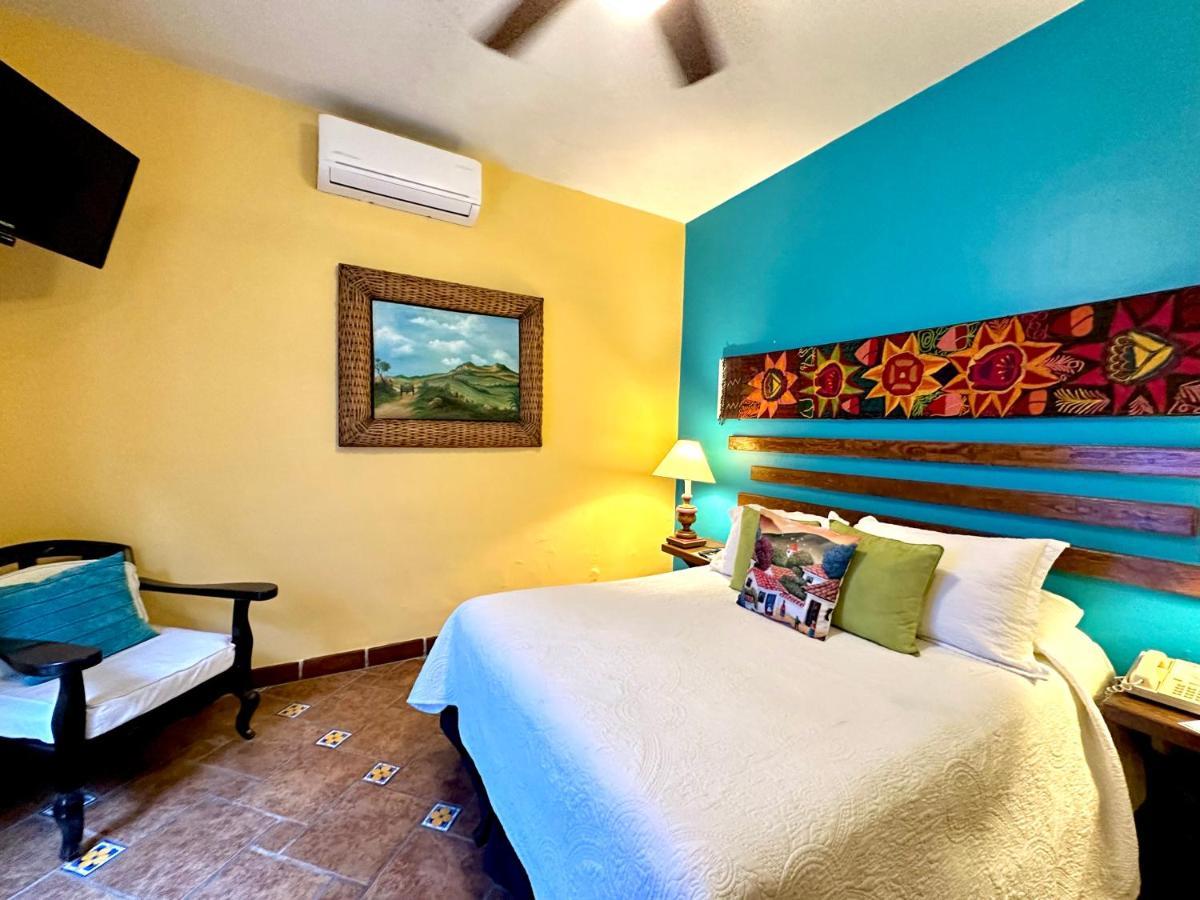La Villa Del Ensueno Boutique Hotel Tlaquepaque Exterior photo